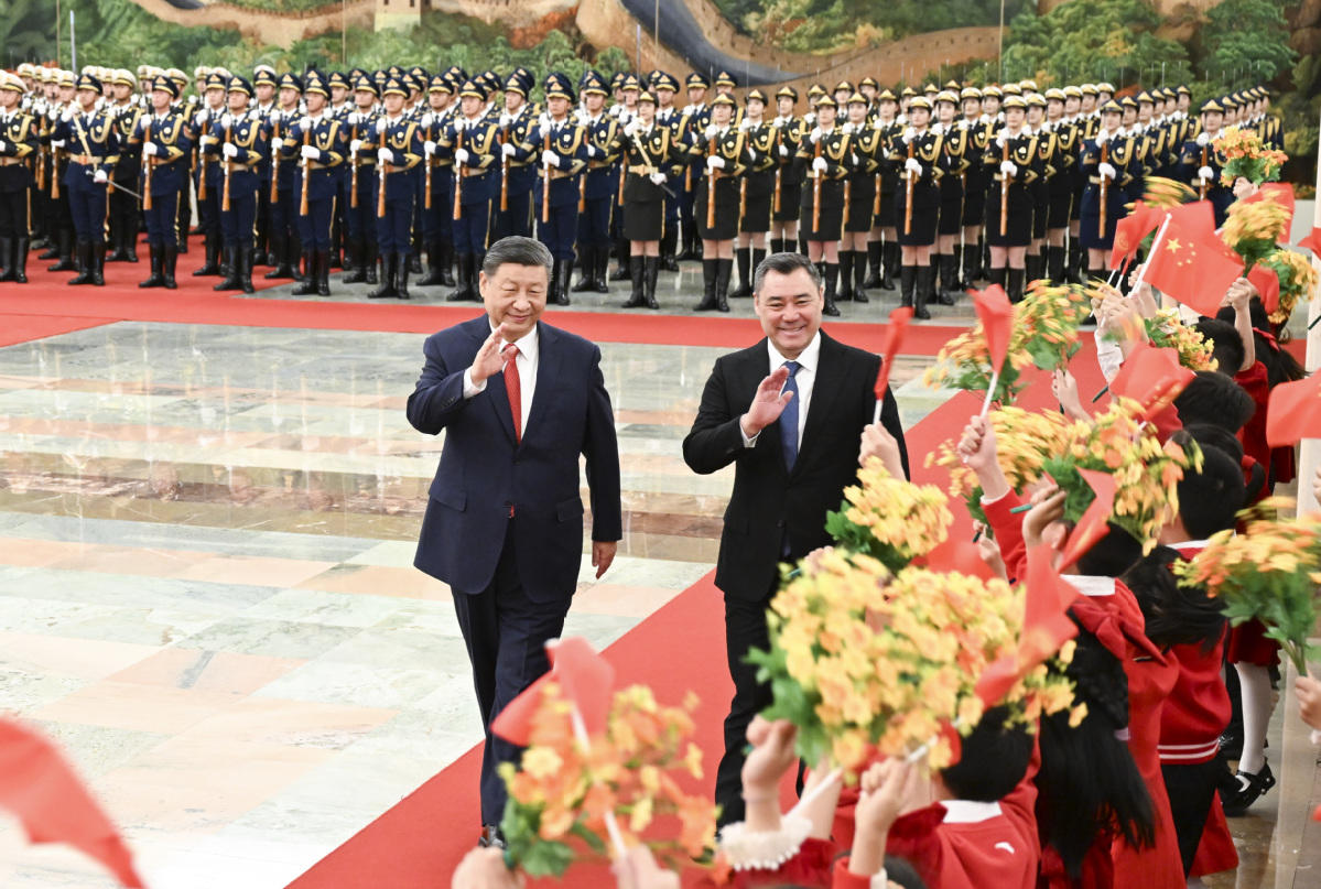 Xi holds talks with Kyrgyz president