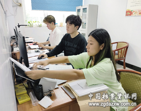 鄢陵县档案局开展大学生档案志愿服务活动