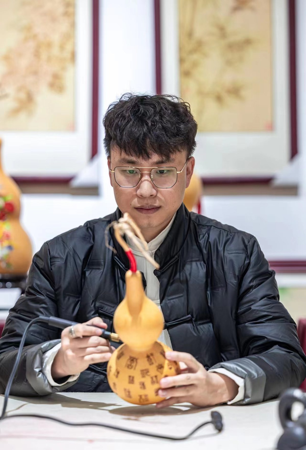 河南90后“绣郎”：火光之间传承非遗文化