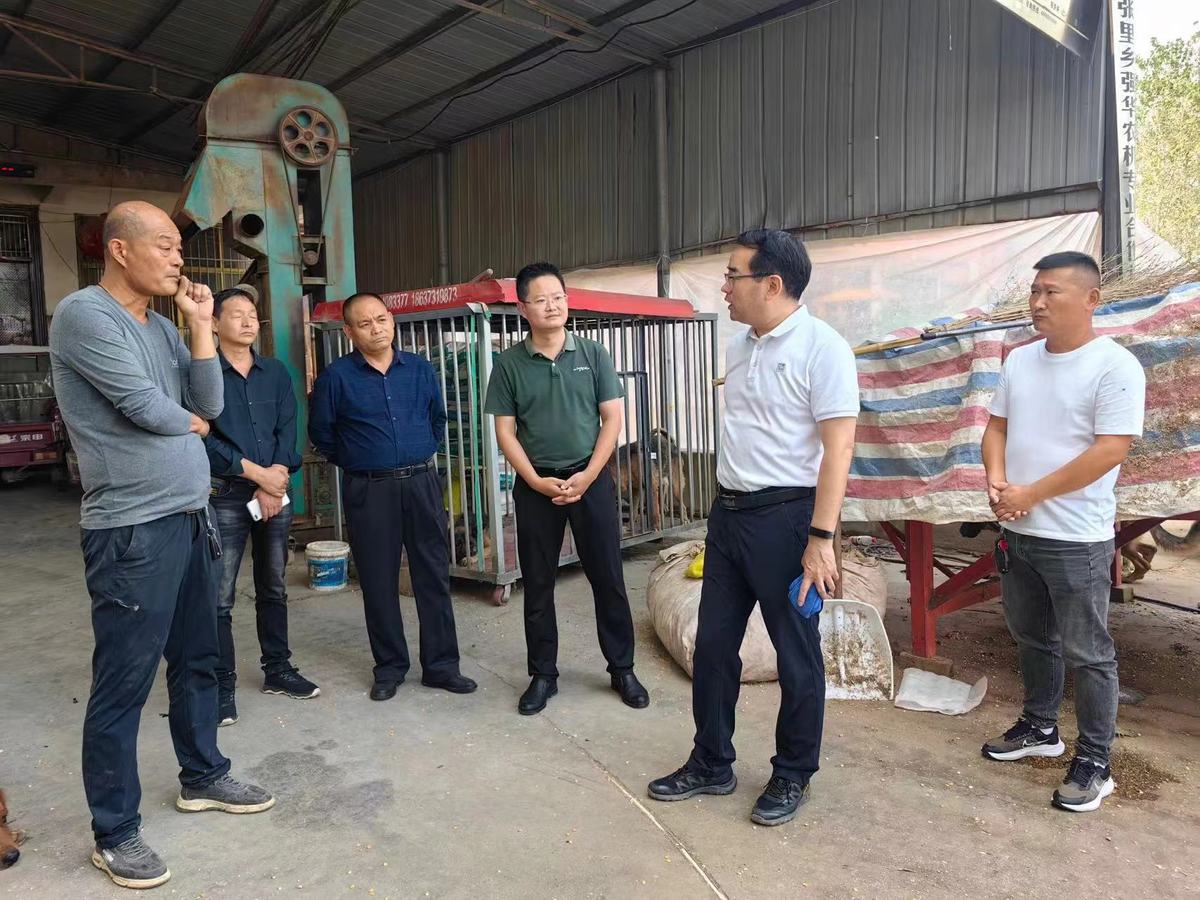 孙巍峰在信阳、驻马店察看秋收工作时强调抢字当头 全力以赴 确保丰收到手颗粒归仓 孙巍峰在信阳、驻马店察看秋收工作时强调抢字当头 全力以赴 确保丰收到手颗粒归仓