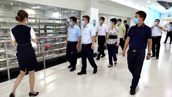 省農(nóng)業(yè)農(nóng)村廳黨組成員、副廳長王承啟和平頂山市委市政府考察組一行赴內(nèi)蒙古伊利乳業(yè)集團(tuán)考察招商
