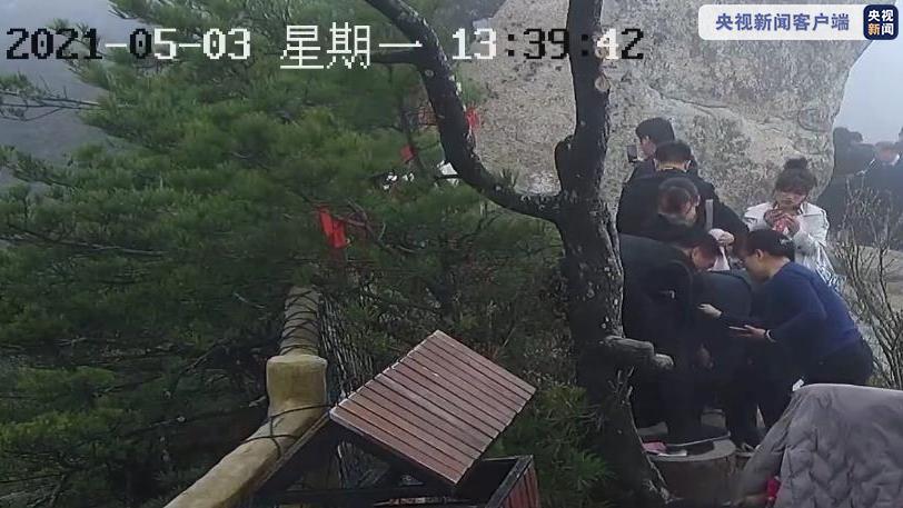 “身为医生，遇到这种情况都会伸一把手”医生景区救人获终身免门票