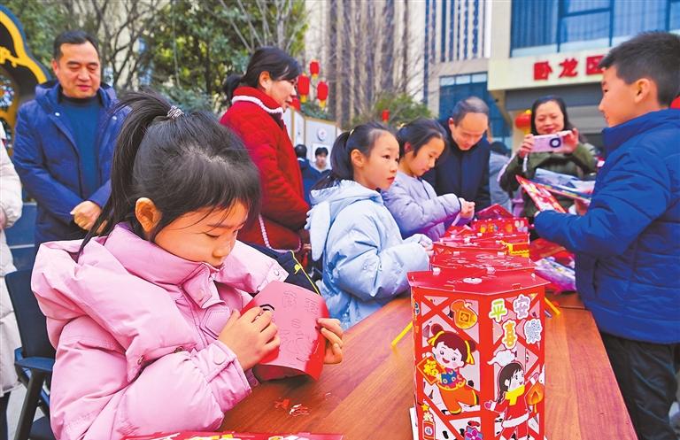 Making lanterns to celebrate the Lantern Festival