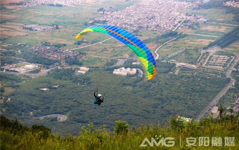 第十四届林虑山国际滑翔伞公开赛开幕