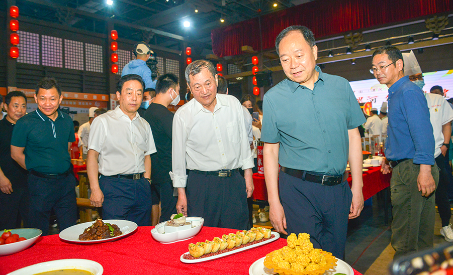 漯河市举行“行走漯河 馔遍沙澧”美食品评暨漯河市餐饮行业职业技能大赛