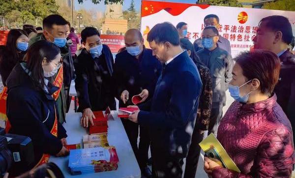 宪法宣传周期间，我省司法行政系统积极开展普法宣传活动 与法同行 精彩呈“宪”