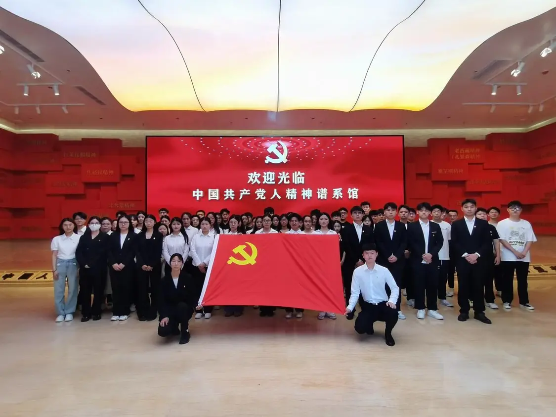 郑州工商学院：青春心向党，筑梦向未来——上好毕业前“最后一堂”党课
