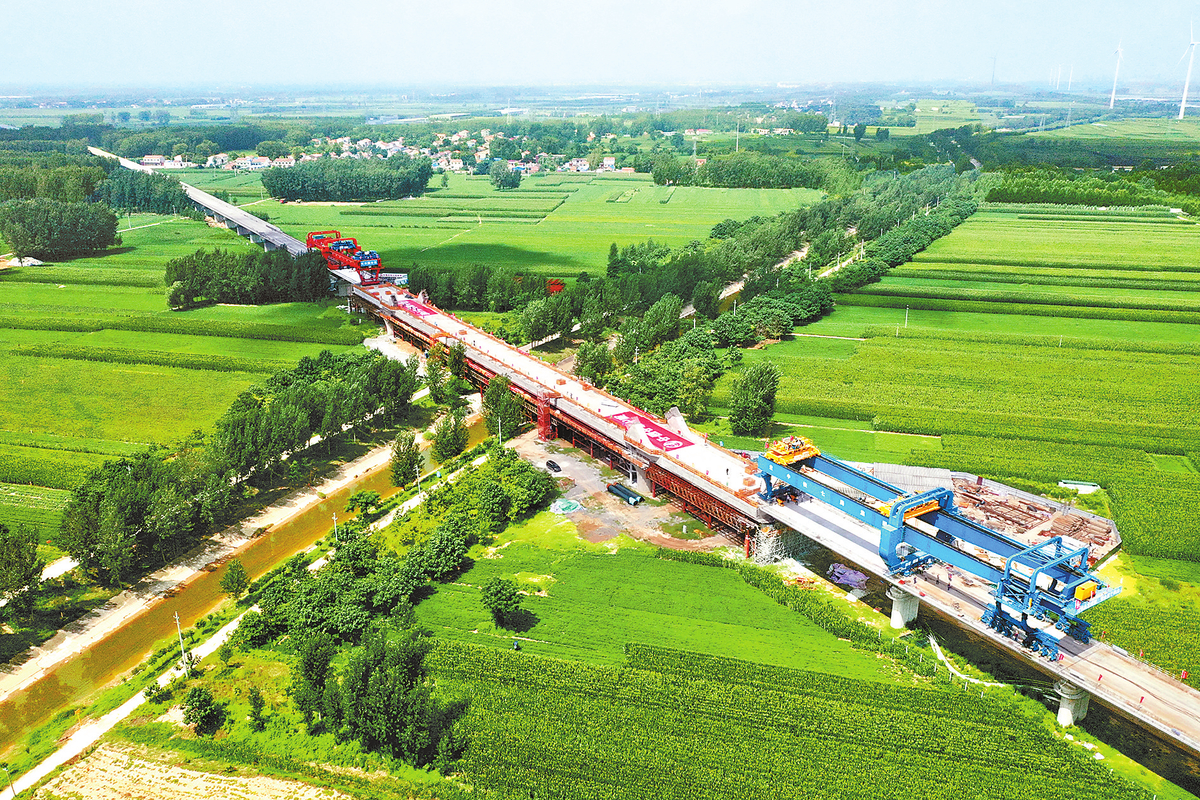 菏兰高铁河南段双线桥梁贯通