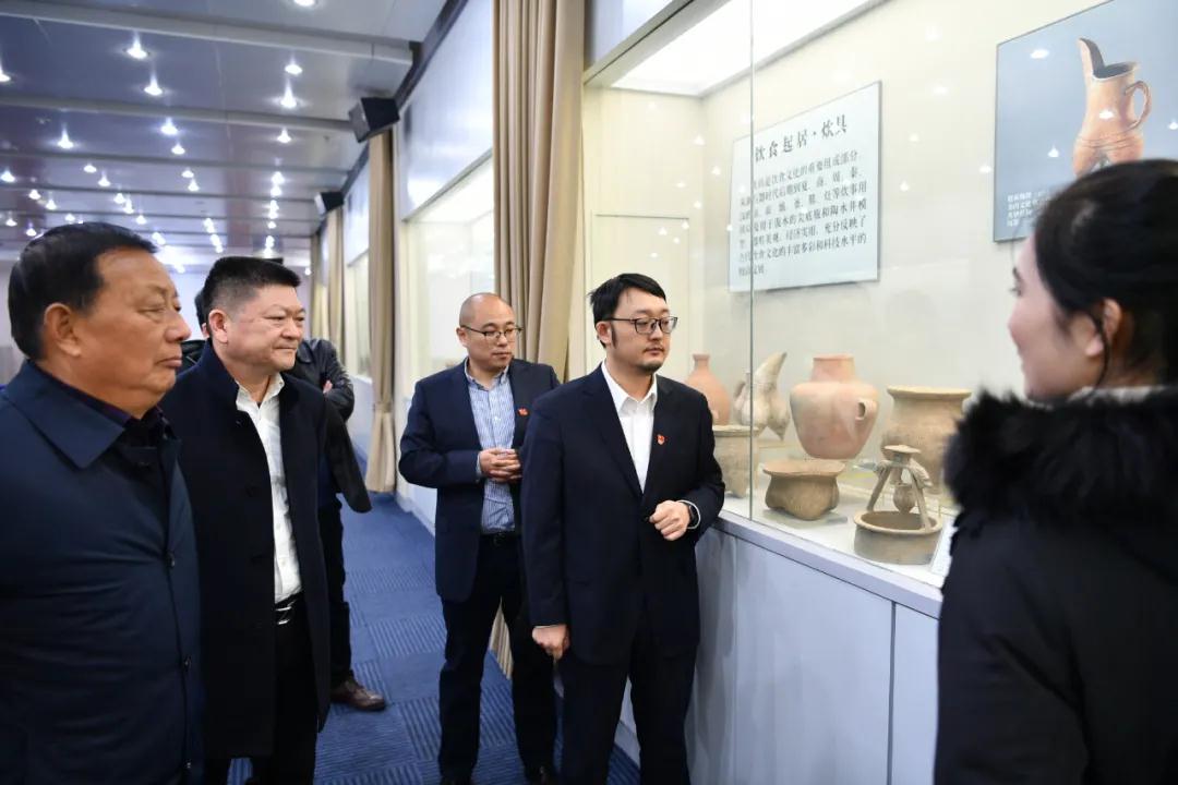 红色联盟聚合力 携手共建话发展——南街村集团到郑州粮食批发市场考察交流