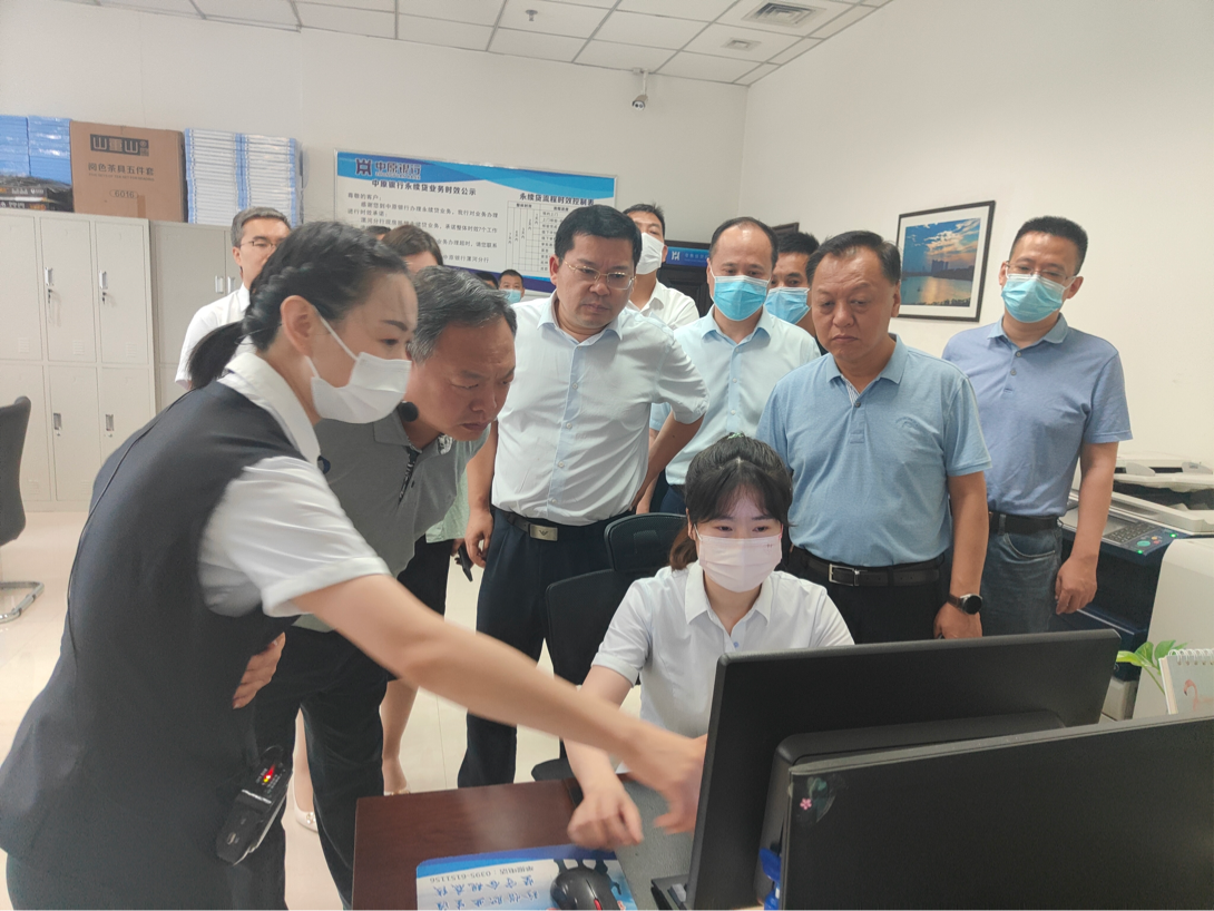 省行政审批政务信息管理局和省司法厅会同相关省直单位到漯河、平顶山<br>开展《河南省数据条例》立法调研