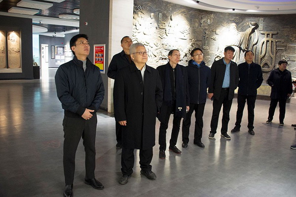 河南省政协提案委副主任王天顺一行到宝丰酒业考察调研