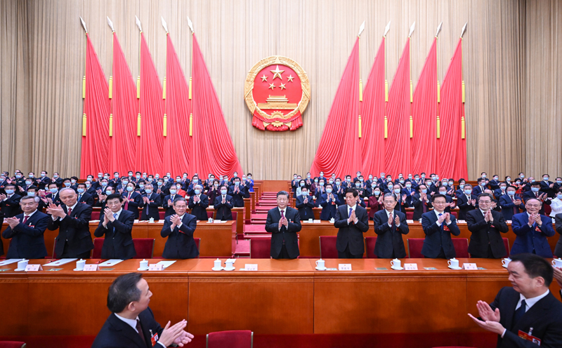 十四届全国人大一次会议选举产生新一届国家领导人