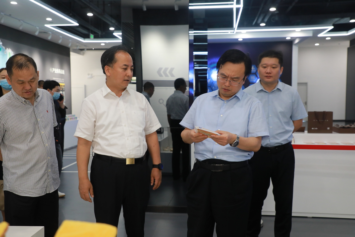 省工业和信息化厅副厅长田海涛到新郑市调研经济运行和电子信息产业发展情况
