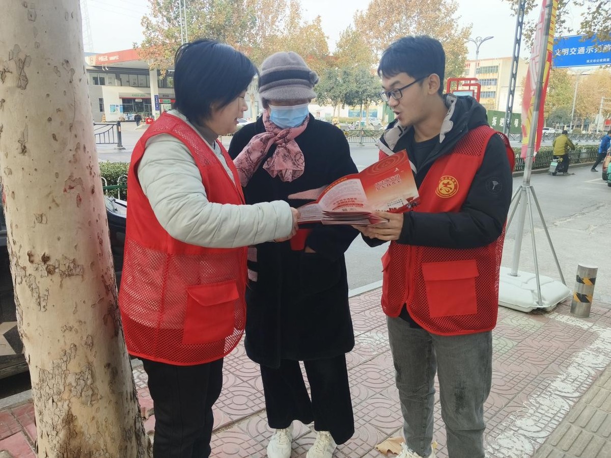 巩义市杜甫路街道开展征兵政策宣传活动