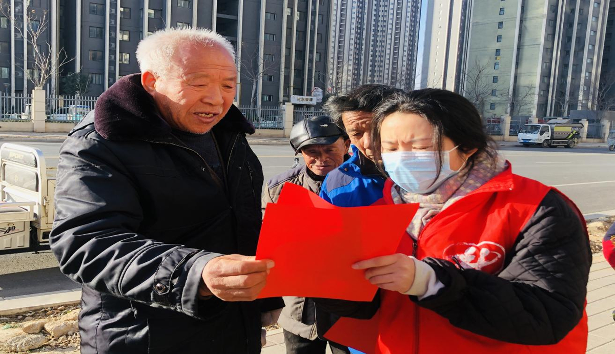 龙王办事处扎实开展高龄津贴政策宣传活动