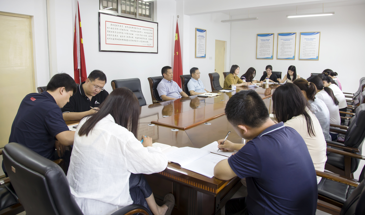 省科教中心青年理论学习小组开展调研工作推进会