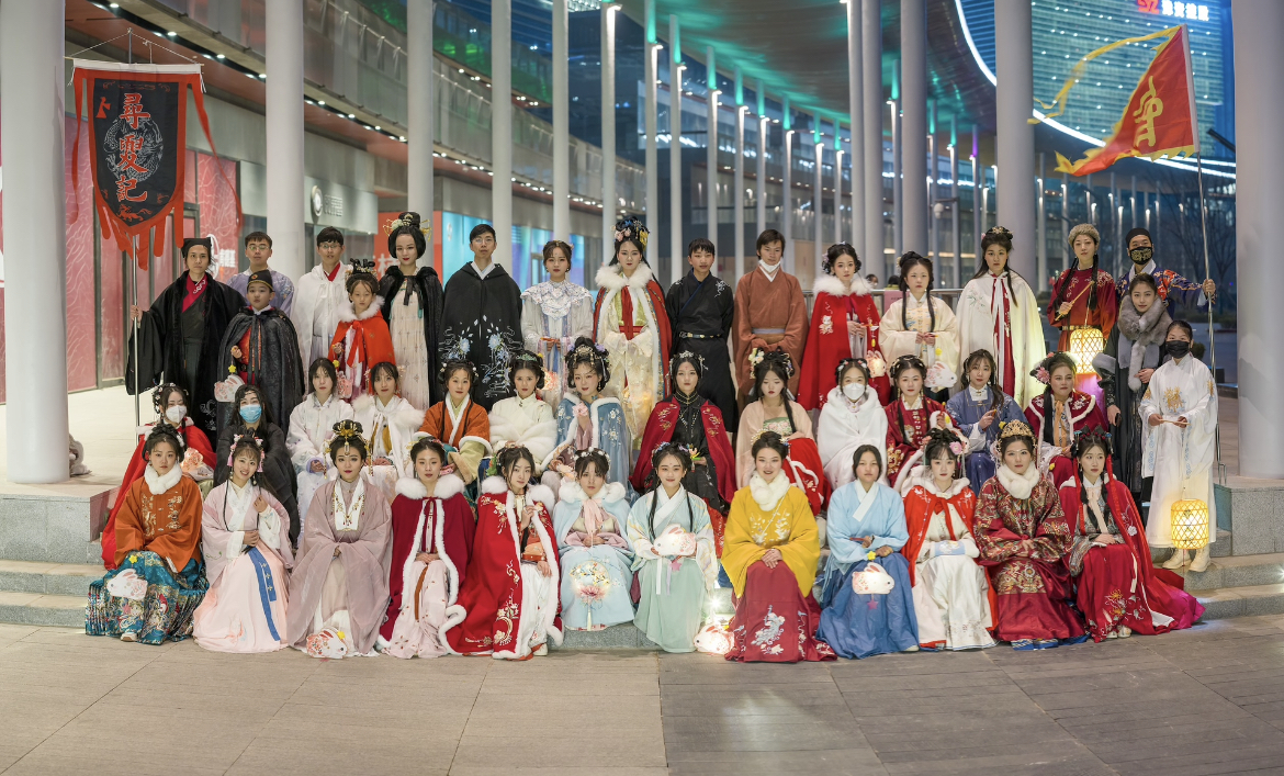 “灯火星河闹元宵”汉服同袍会暨河灯祈愿活动成功举办