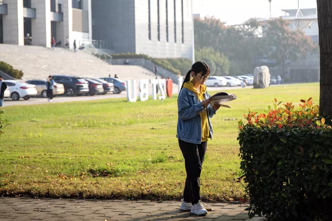 河南高校的晨曦之美