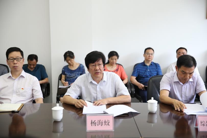 会上,杨海蛟全面总结了前段时期精神文明创建工作,分析了面临的新形势