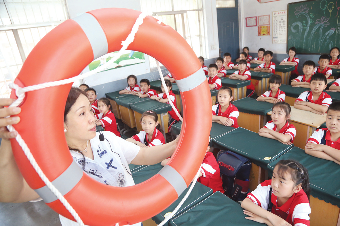 抓牢应急避险、应急抢险两个关键 全力保障人民群众生命财产安全