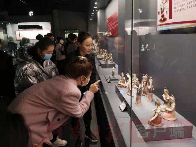 “太平有象”汉唐乐舞展在郑州大象陶瓷博物馆开展，持续至8月31日