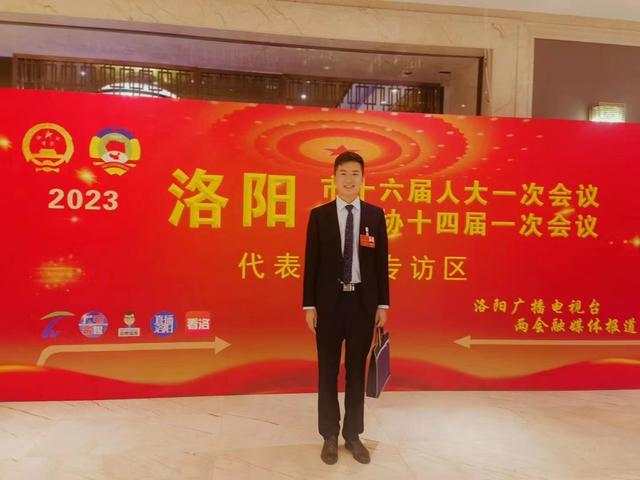洛阳90后让非遗剪纸“走出去”