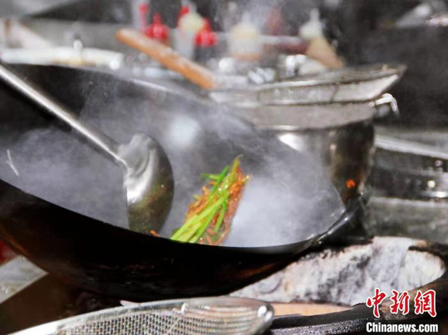 央媒看河南丨从果腹温饱到遍布全球“中国厨师之乡”的蝶变路