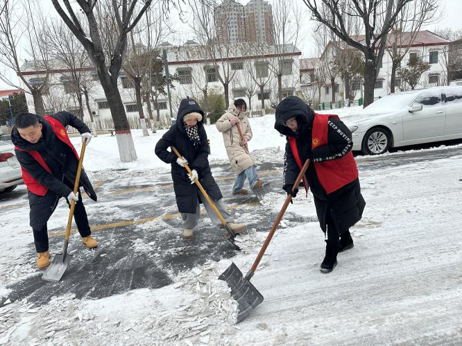 破冰除雪保畅通 真情暖人心