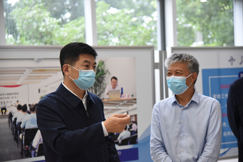 费东斌至省大数据局调研普法工作