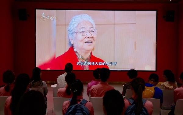 【行走河南·读懂中国】巩义香玉故里迎来一批特殊客人