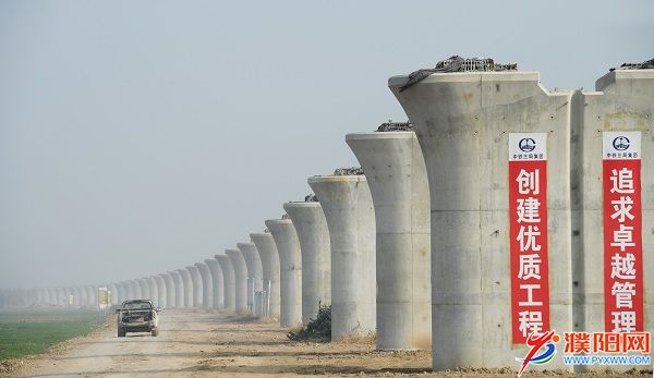 已经完工的桥梁桩基.