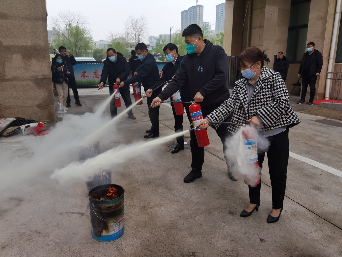 河南省农业农村科技教育中心组织开展消防安全知识讲座和消防应急演练