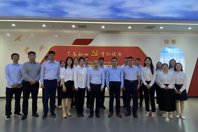 兴安实业党委参观学习区廉洁文化教育中心