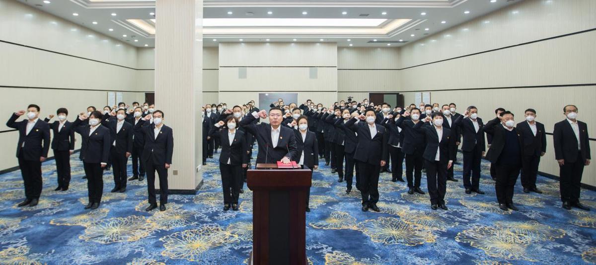 省社保中心举行宪法宣誓仪式 张国伟厅长监誓 省社保中心举行宪法宣誓仪式 张国伟厅长监誓
