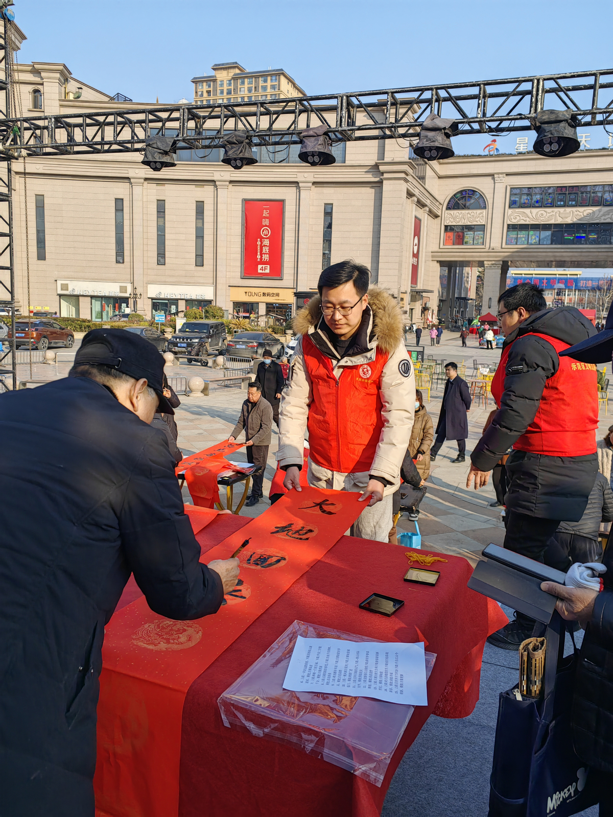 开封市审计局开展春满中原“翰墨飘香迎新春 书春送福进万家”义写春联活动