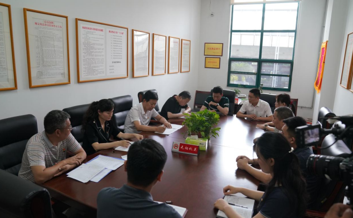 省农业农村厅举行集体入党宣誓仪式及座谈会 省农业农村厅举行集体入党宣誓仪式及座谈会