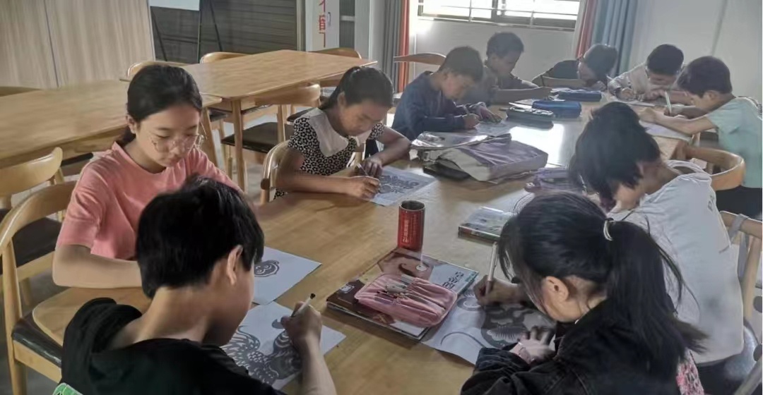 汤阴：书屋巧剪纸 文化润心田
