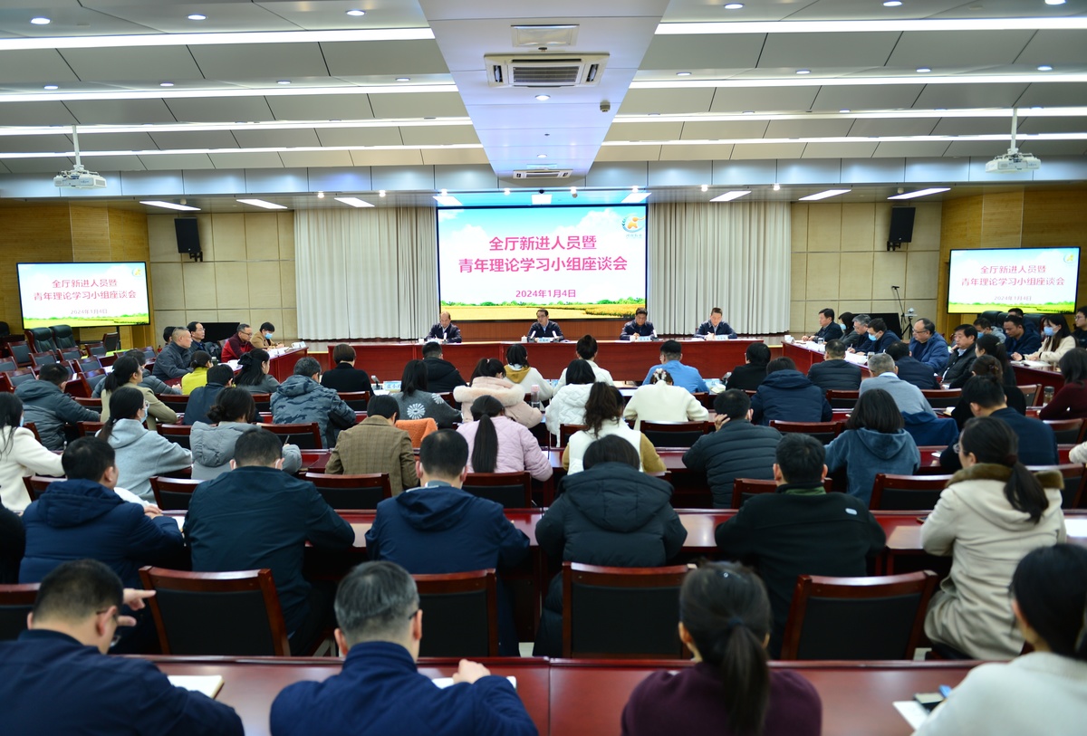 孫巍峰在新進人員暨青年理論學(xué)習(xí)小組座談會上強調(diào)