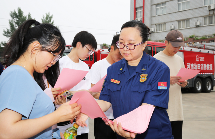 河南油田应急救援中心：“消防站”开放日树形象促安全