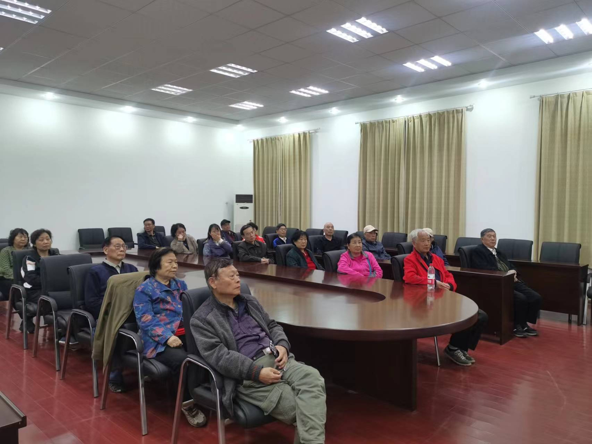 省教育厅组织厅机关离退休干部开展学习党的二十大精神知识竞答系列活动集体收听收看主题教育专题党课