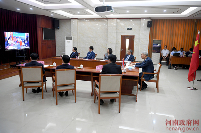 河南省与古巴加强国际合作视频对话会举行 尹弘与古巴驻华大使对话
