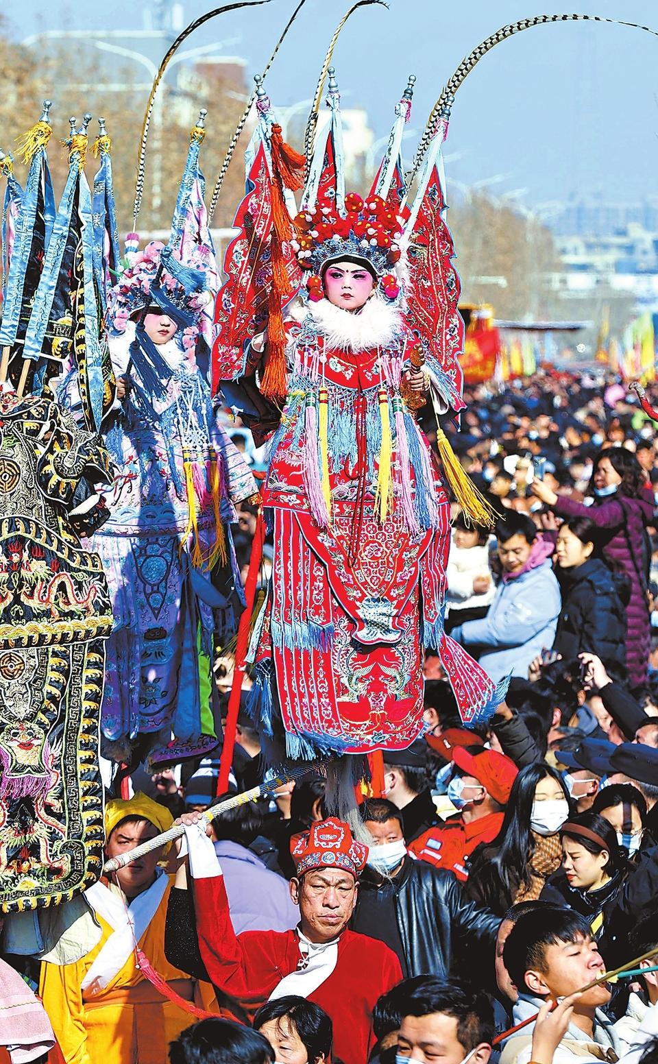 Colorful Activities Held to Celebrate Lantern Festival
