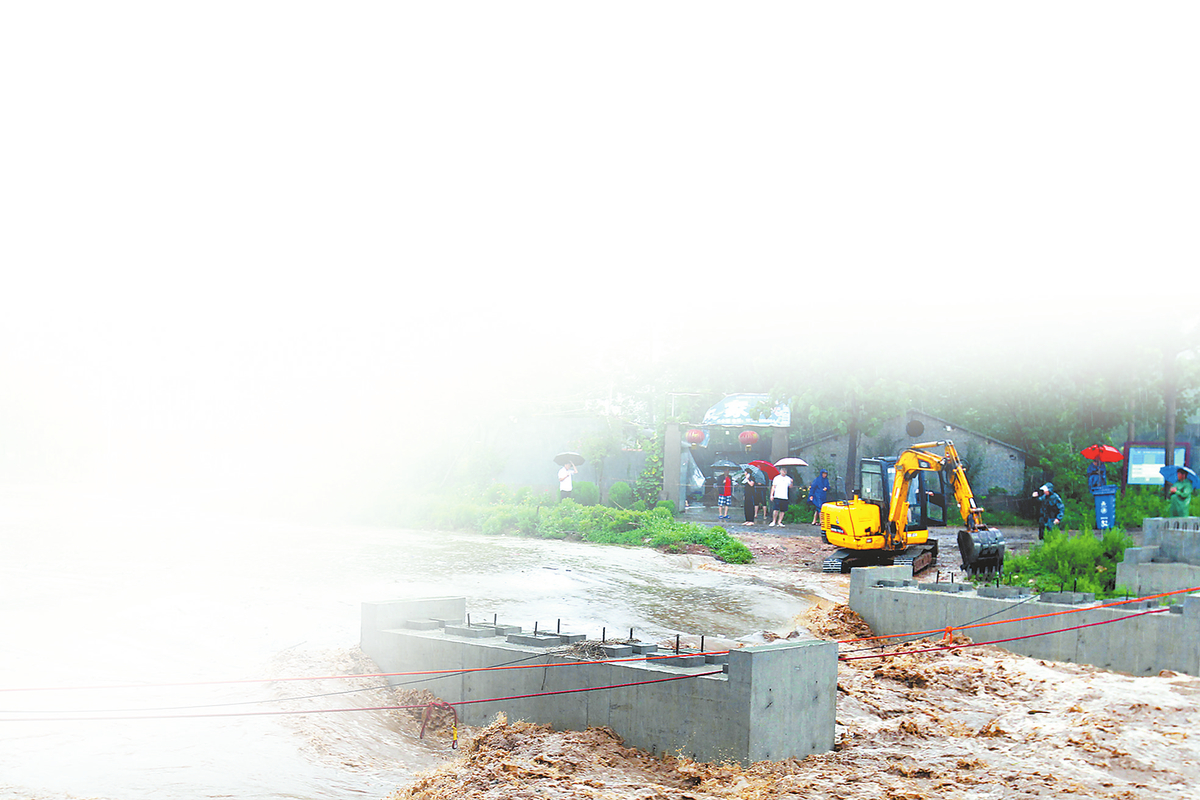 暴雨来袭 众志成城——河南省全力应对重大洪涝灾害