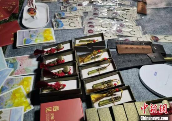 “Z时代”大学生创客逐梦古都安阳：将甲骨文元素融入产品