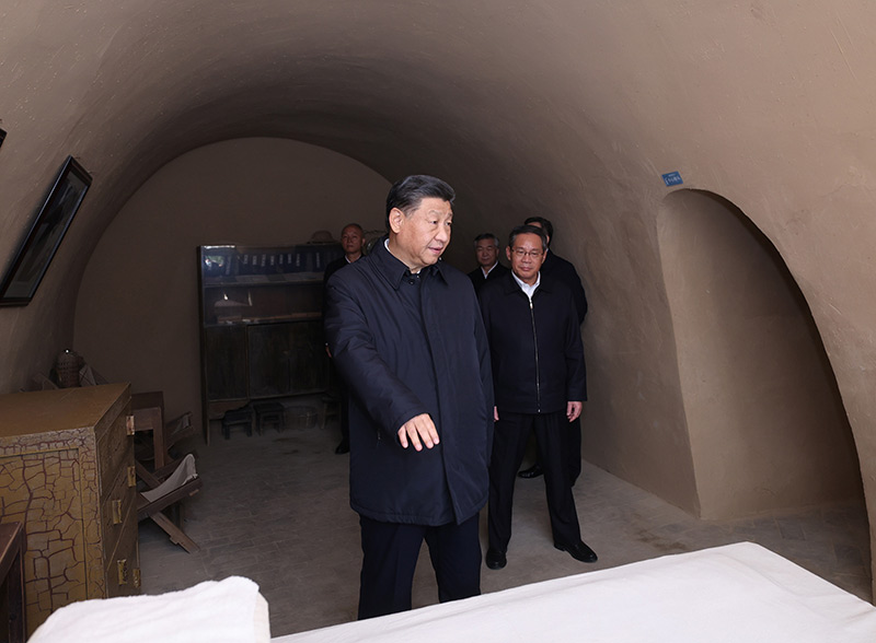 习近平： 弘扬伟大建党精神和延安精神 <br>为实现党的二十大提出的目标任务而团结奋斗