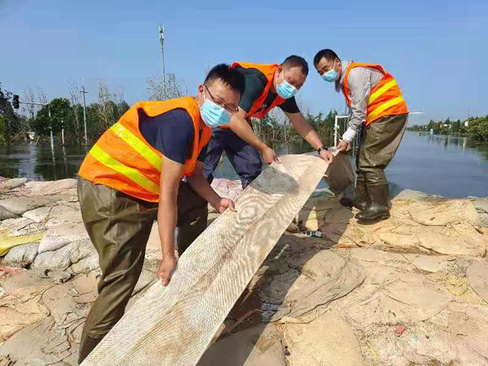 平顶山市城管系统抢险救援突击队援助浚县抢险救援纪实