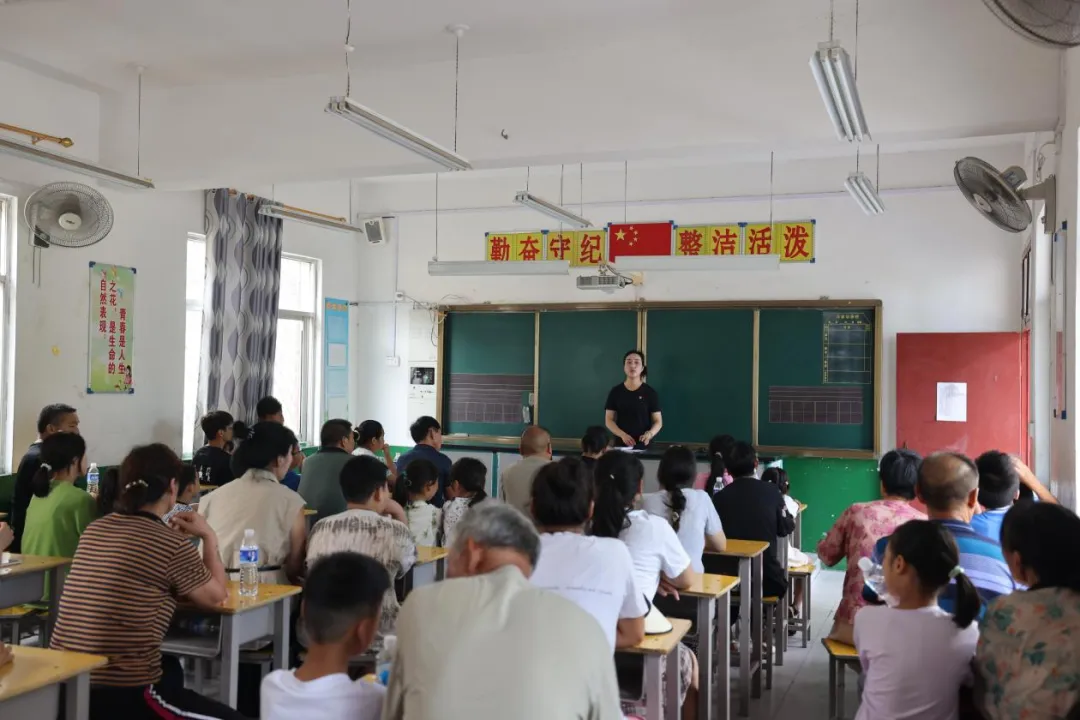 豫有引力青年行 | 郑州工商学院师生开展普法宣讲，助力乡村振兴
