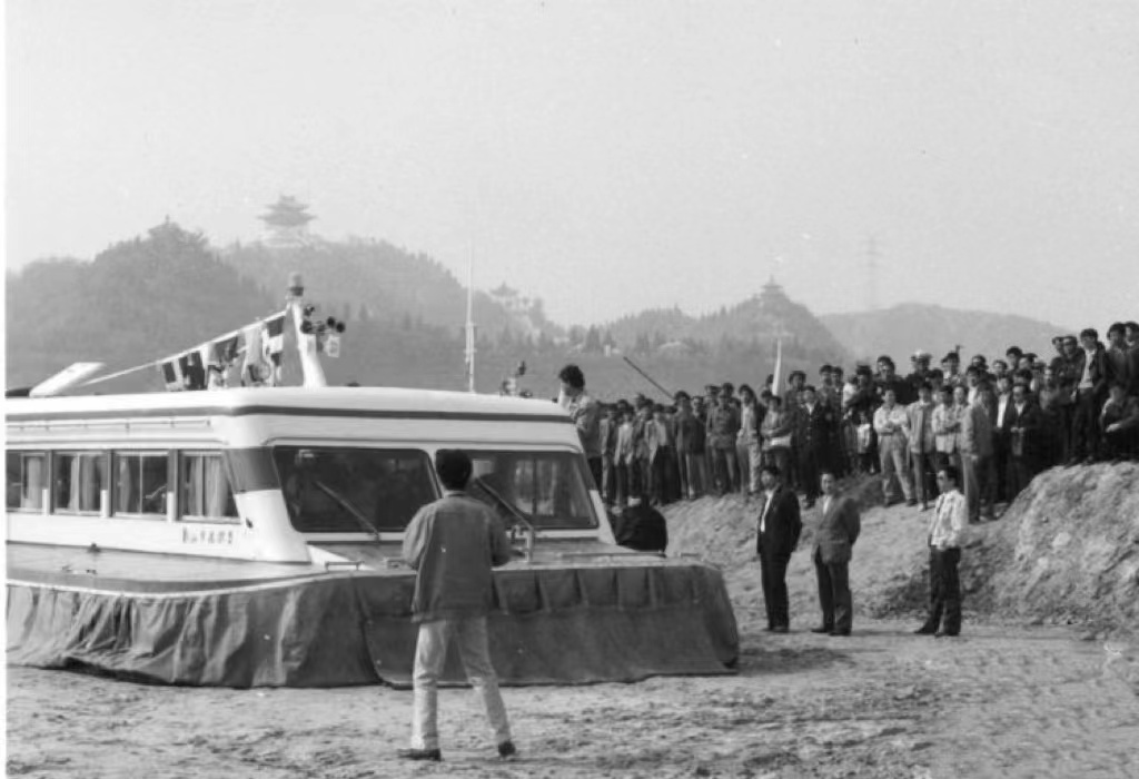 河南旅游那些年丨我国第一艘全垫升旅游气垫船“郑州号”
