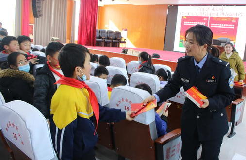 宪法宣传周期间，我省司法行政系统积极开展普法宣传活动 与法同行 精彩呈“宪”