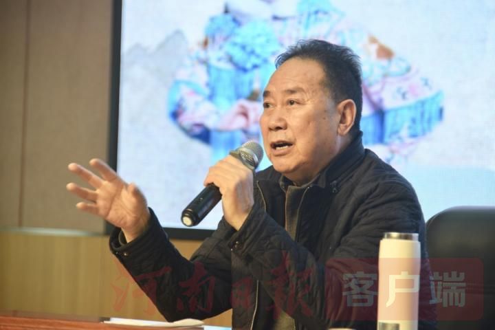 《河南日报客户端》用豫剧的方式，李树建告诉学子们如何坚定文化自信
